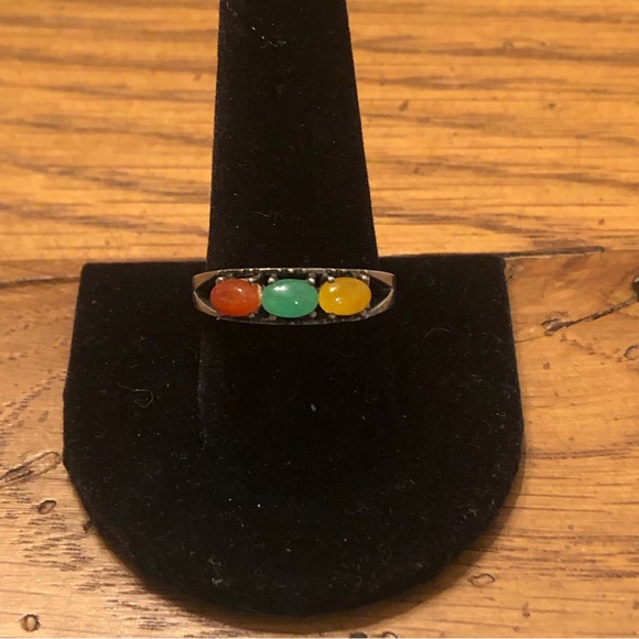 🌸VTG Avon Sterling Silver Three Stone Ring - Picture 4 of 9